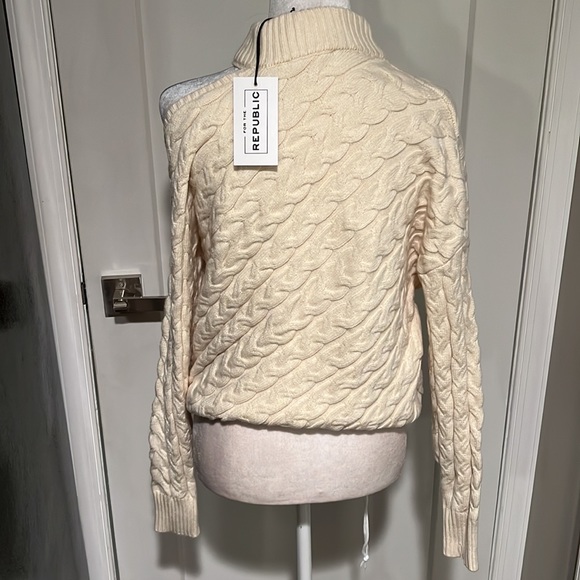 FOR THE REPUBLIC Cutout Cable Knit SweaterSize Large - Picture 3 of 4